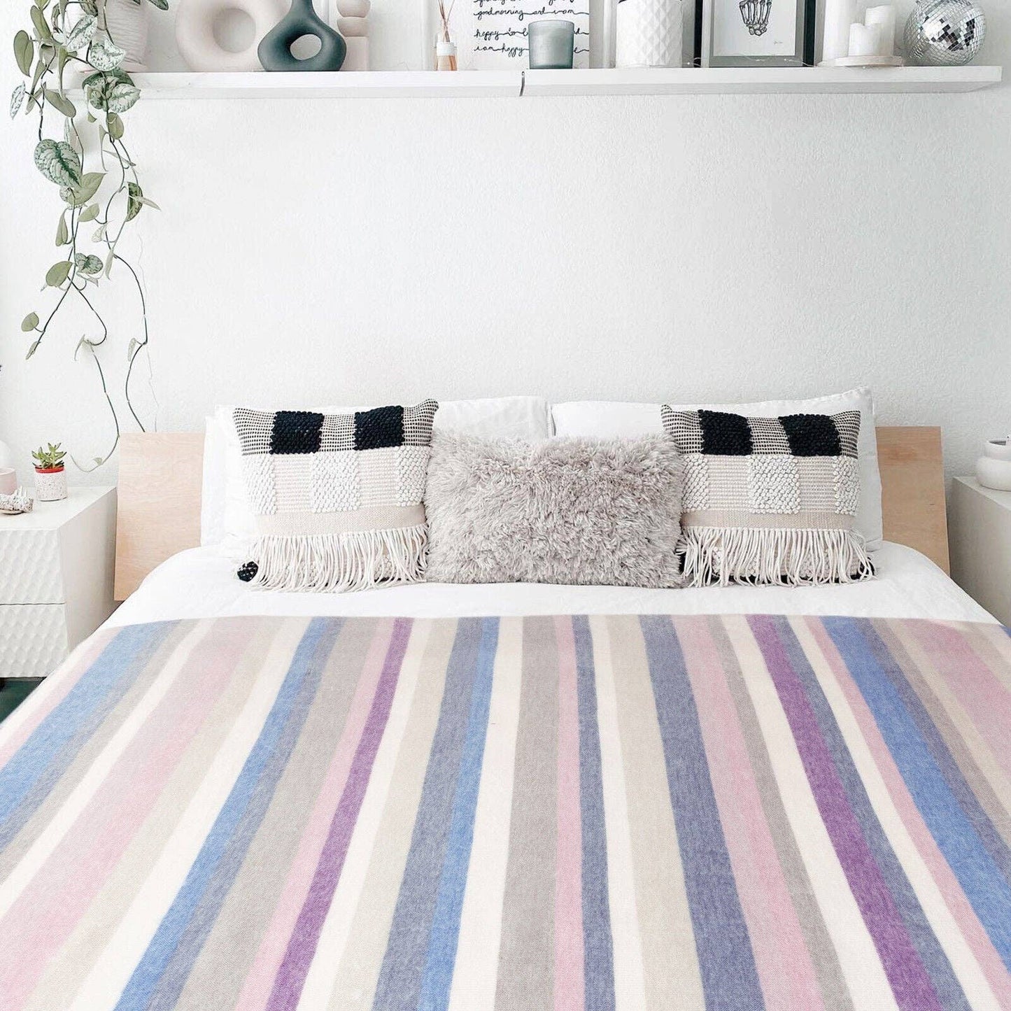 Yunga - Queen-Sized Baby Alpaca Wool Throw Blanket/Sofa Cover - 95 x 65 in - Pastel Dreams - Soft Pink/Blue/Purple Hues