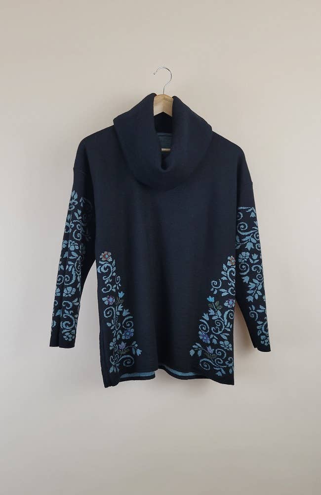 Oversized Alpaca Sweater | Reversible | Hand Embroidery