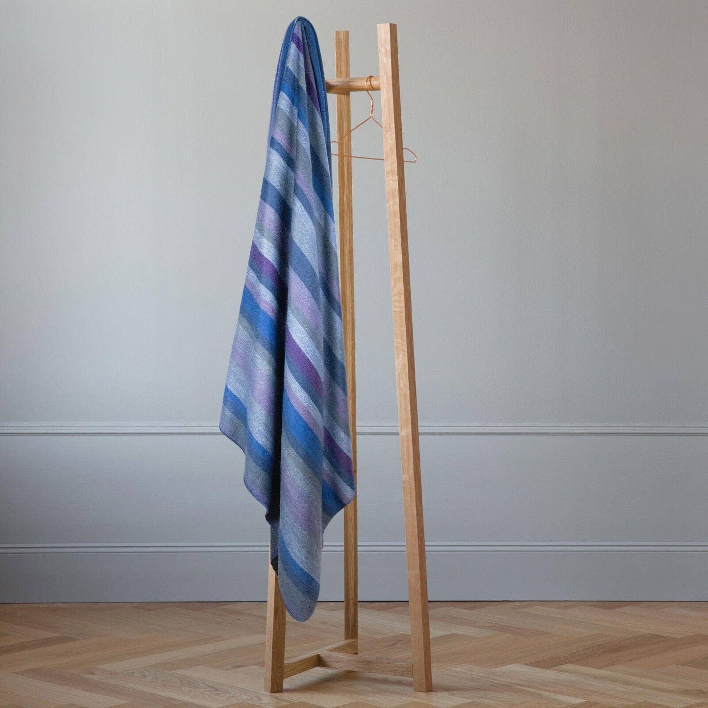 Morona - Baby Alpaca Wool Blanket  - Queen 96 x 68 in - Oceanic Blues - Varied Blue Tones
