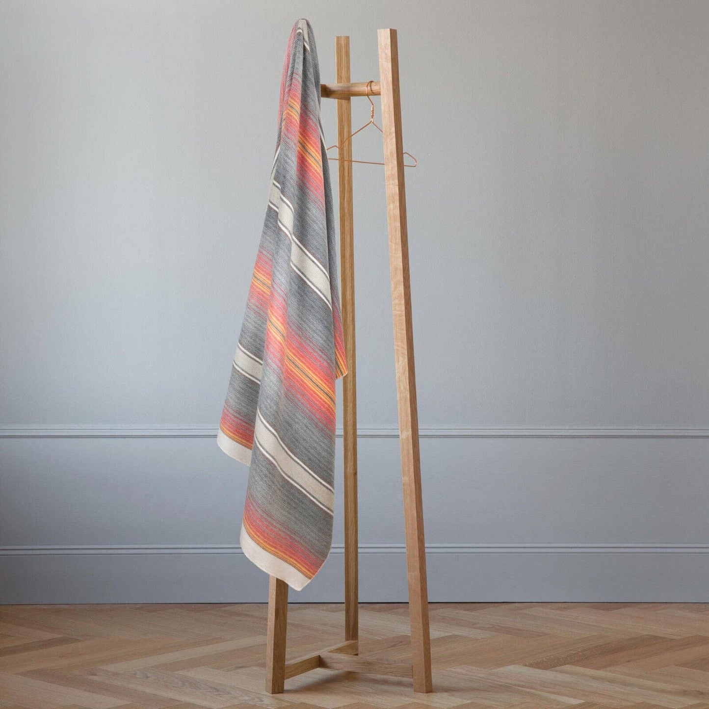 Ajilanga - Baby Alpaca Wool Blanket - Queen 95 x 65 in - Sunset Hues - Red/Orange/Dark Gray