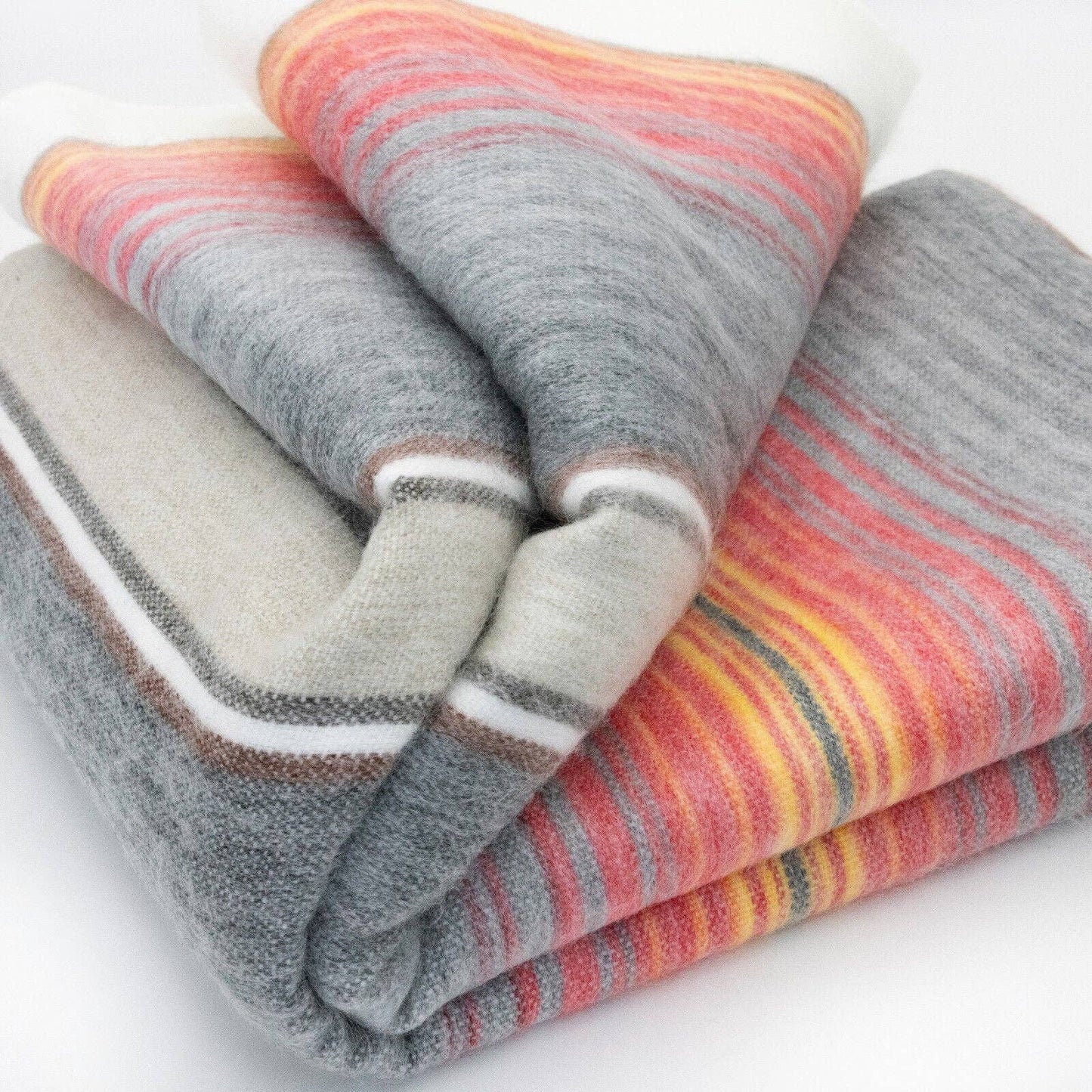 Ajilanga - Baby Alpaca Wool Blanket - Queen 95 x 65 in - Sunset Hues - Red/Orange/Dark Gray